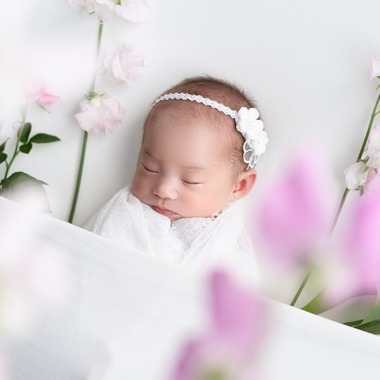 スタジオアルパルカが出張撮影した「ニューボーンフォト」の家族写真