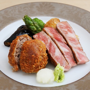 森安　照が撮影した「焼き肉弁当・肉料理」の写真