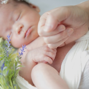 村井 智久が撮影した「ニューボーンフォト」の写真