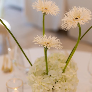 Photo taken by UCHIUMI Toshihiko. - Reception venue flower arrangements