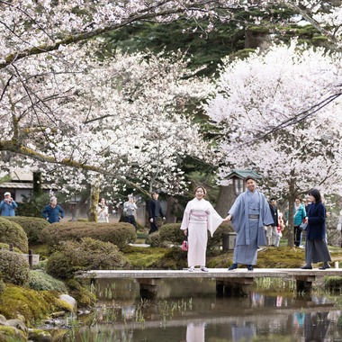 アート工房が撮影した「兼六園着物散策カップル」の写真