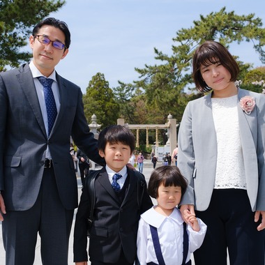 高夏写真店が出張撮影した「卒園・入学記念の写真」の家族写真