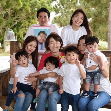 Avenir（山宮 敏明）が撮影した「お祝いの家族写真」の写真