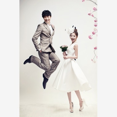 Photo taken by Wedding Howl  - May Studio