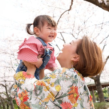 高野和希が撮影した「桜での家族フォト」の写真
