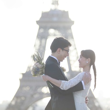 Photo taken by Petite Nao Photography - Photo-wedding in Paris - fall version