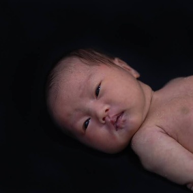 滝絵理香が撮影した「ニューボーンフォト」の写真