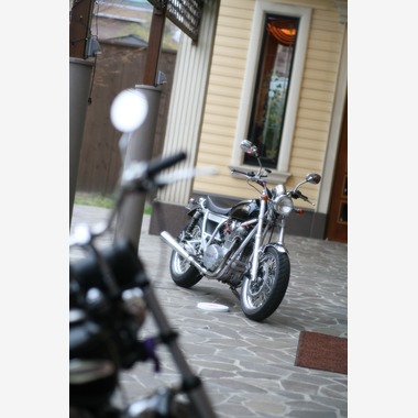 管野　利が撮影した「バイクと車」の写真