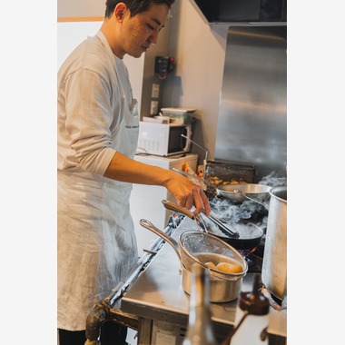 日下翔太郎が撮影した「飲食店のフード/ドリンク/内観/スタッフなどを全て含んだ設営」の写真