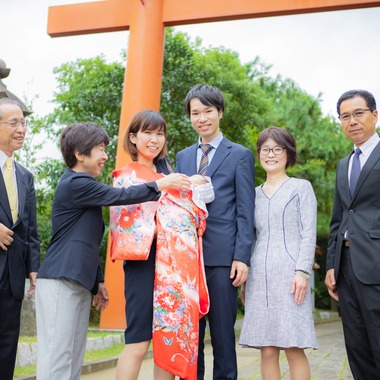 橋本祐里子（まるちゃん）が撮影した「仲良し親族のお宮参り＠稲毛浅間神社」の写真