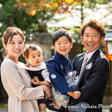 名畑文巨写真事務所が出張撮影した「出張撮影七五三・お宮詣り」の家族写真