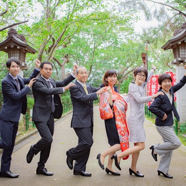 橋本祐里子（まるちゃん）が撮影した「仲良し親族のお宮参り＠稲毛浅間神社」の写真