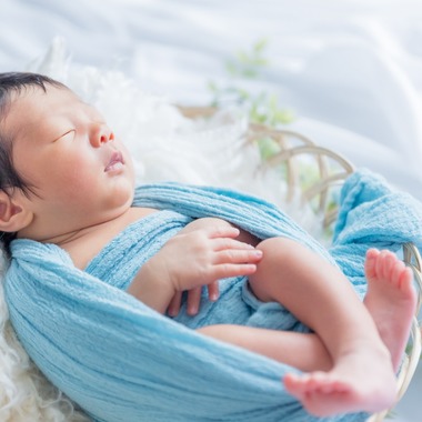 村井 智久が撮影した「ニューボーンフォト」の写真