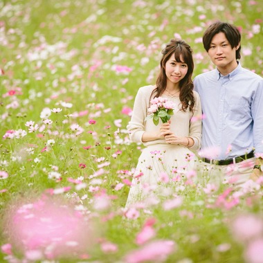 KISA photographyが撮影した「コスモス畑撮影会」のウェディングフォト