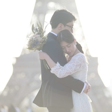 Photo taken by Petite Nao Photography - Photo-wedding in Paris - fall version