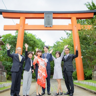 橋本祐里子（まるちゃん）が撮影した「仲良し親族のお宮参り＠稲毛浅間神社」の写真