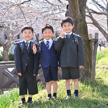 寫樂斎が撮影した「卒園・入学記念（三家族）」の写真