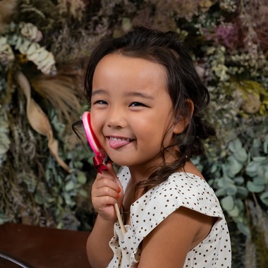 高夏写真店が出張撮影した「バースデーの記念写真」の家族写真