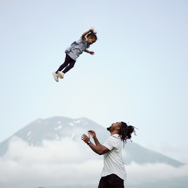 ヒラタ・ジェームズが撮影した「ニセコファミリーフォト」の写真