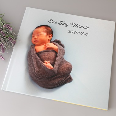 岩坪眞一郎が出張撮影した「ニューボーンフォト」の家族写真