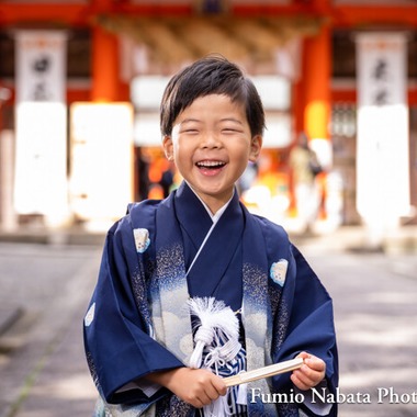 名畑文巨写真事務所が出張撮影した「出張撮影七五三・お宮詣り」の家族写真