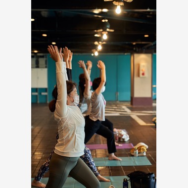 坂元寿行が撮影した「ヨガイベントの撮影」の写真