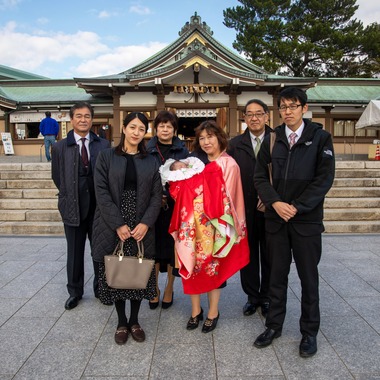 岩坪眞一郎が出張撮影した「初宮参り」の家族写真