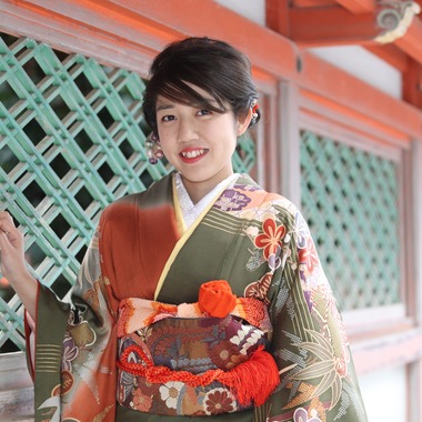 奈多写真が出張撮影した「成人前撮り」の家族写真