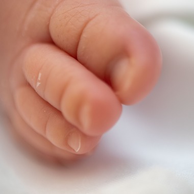 岩坪眞一郎が出張撮影した「ニューボーンフォト」の家族写真