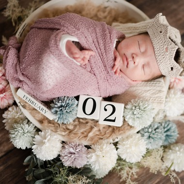 三谷 朋也が出張撮影した「ニューボーンフォト」の家族写真