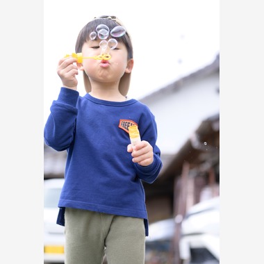 大塚由充が撮影した「屋外バーベキューで楽しむ子供たち風景」の写真