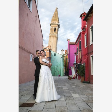 アジェンツィア・フォトグラフィカ・ミケランジェロが撮影した「BURANO+TORCELLO」のウェディングフォト