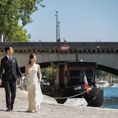 Photo taken by Petite Nao Photography - Photowedding in Paris (at Eiffel tower & Bir-Hakeim Bridge)