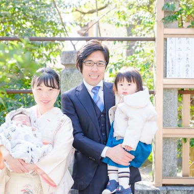 高夏写真店が出張撮影した「お宮参りの撮影」の家族写真