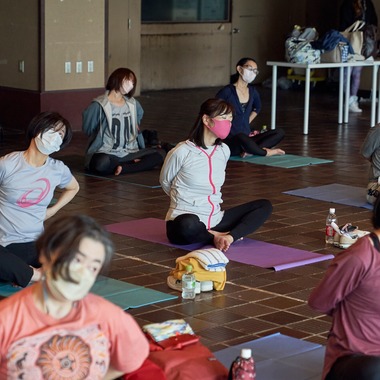 坂元寿行が撮影した「ヨガイベントの撮影」の写真