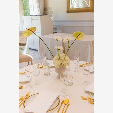 Photo taken by UCHIUMI Toshihiko. - Reception venue flower arrangements