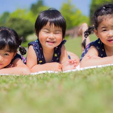 フォスタムが出張撮影した「春の公園で家族フォト」の家族写真
