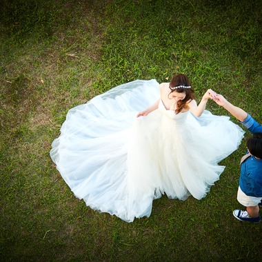 STELLA_ART OFFICEが撮影した「丘の上のふたり」のウェディングフォト