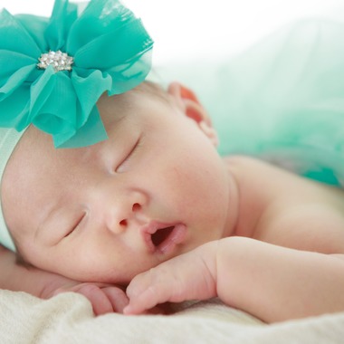 Bernard Lykesが出張撮影した「ニューボーンフォト」の家族写真