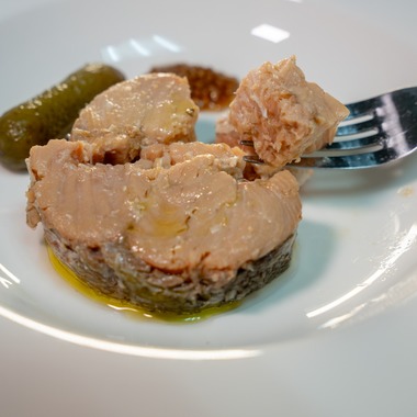 Yファクトリーが撮影した「開拓使別海さけ缶詰」の写真