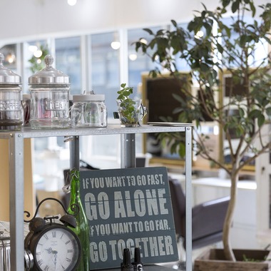 末安 善之が撮影した「ヘアーサロンの店舗およびスタッフ撮影」の写真