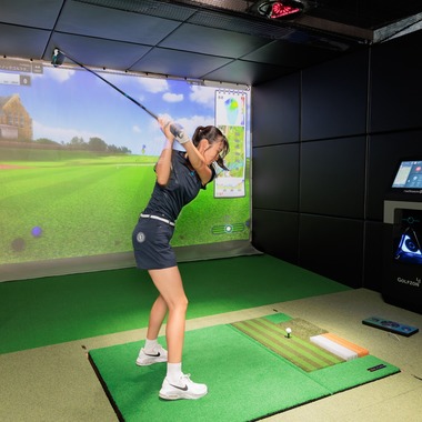 イトウ　ノブミチが撮影した「インドアゴルフ練習場撮影例_01」の写真