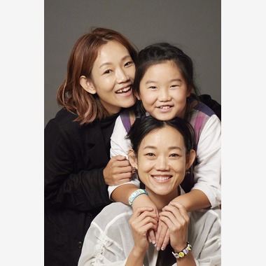 水本光が出張撮影した「のんびり写真館」の家族写真