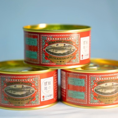 Yファクトリーが撮影した「開拓使別海さけ缶詰」の写真