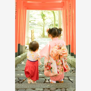 富岡 そよぎが出張撮影した「庭園での七五三撮影」の家族写真