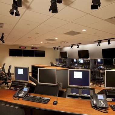 富岡敦が撮影した「テレビ・ラジオ局」の写真