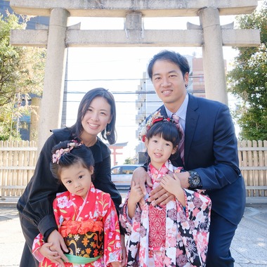 高夏写真店が出張撮影した「七五三の撮影」の家族写真