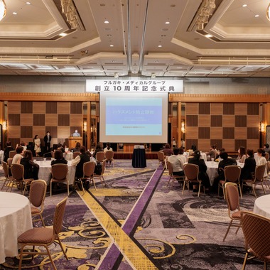 イトウ　ノブミチが撮影した「周年パーティと100人集合写真」の写真