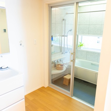 小山将冬が撮影した「内観」の写真