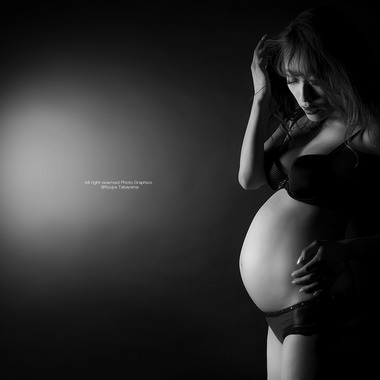 Photo Graphico 株式会社 PGクリエイトが撮影した「アーティスティックなマタニティフォト」の写真